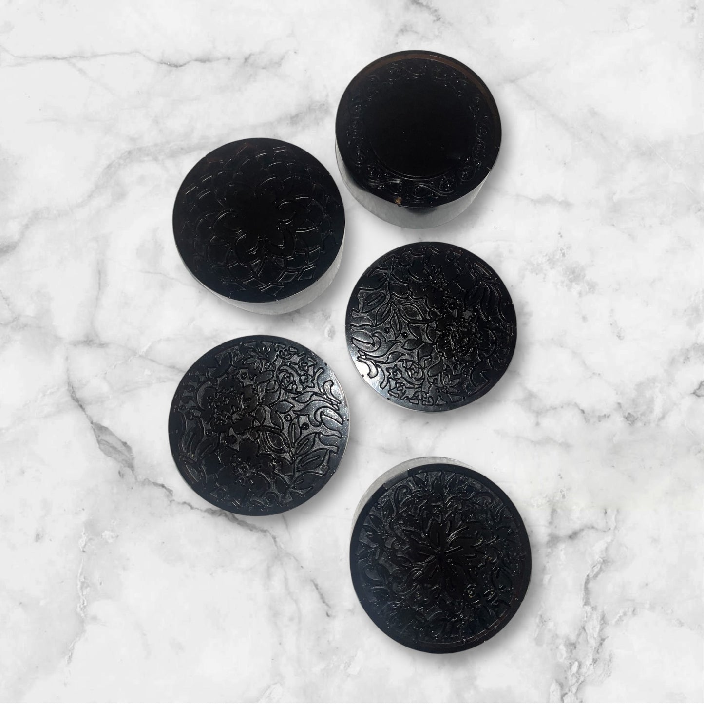 Round Matcha, Turmeric, Green Tea & Activated Charcoal honey, hemp, aloe and olive oil soaps infused with green coffee bean oil and sweet almond oil. Scented with Lavender and Tea Tree essential oils